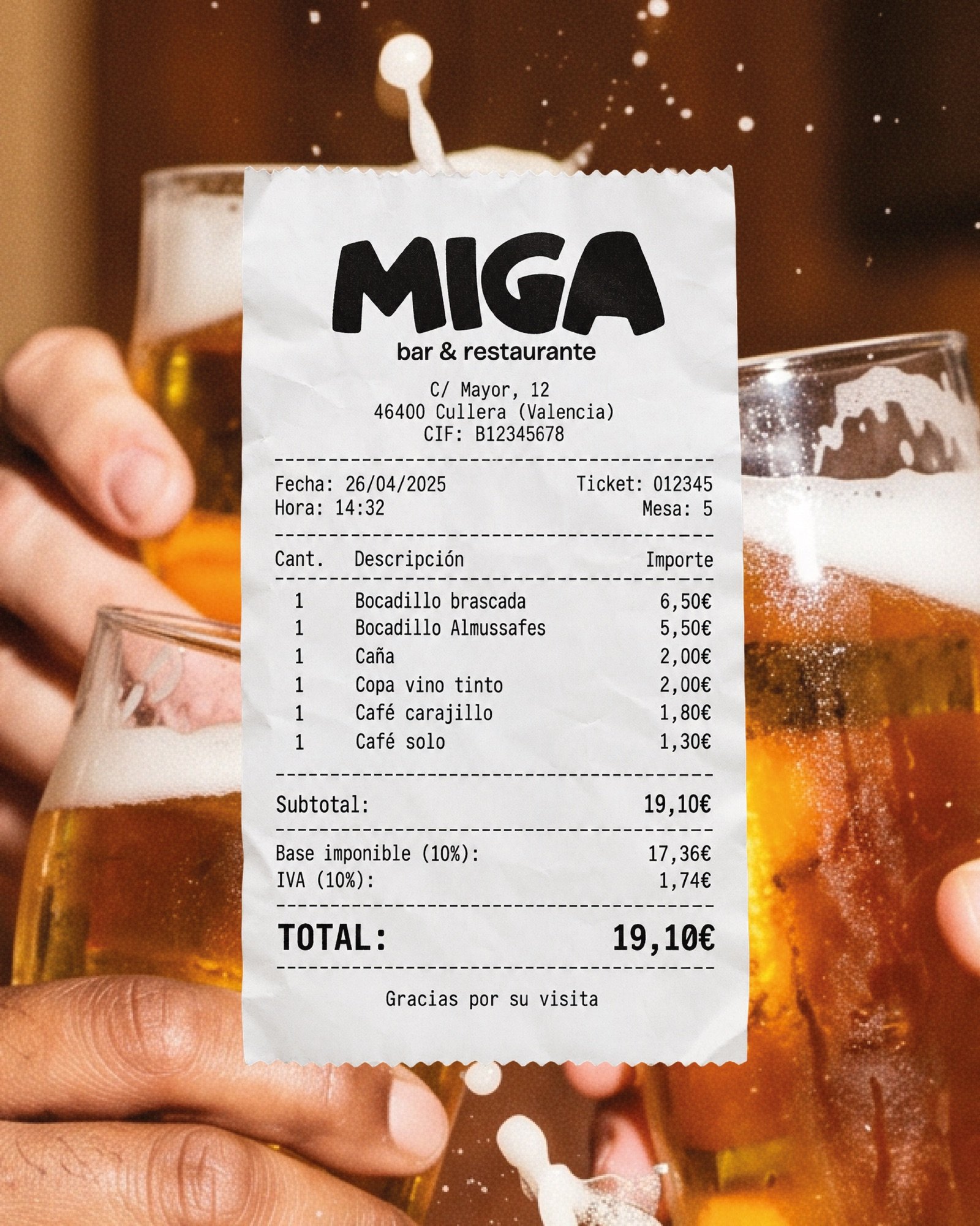 Ticket de Miga sobre una mesa entre vasos de cerveza